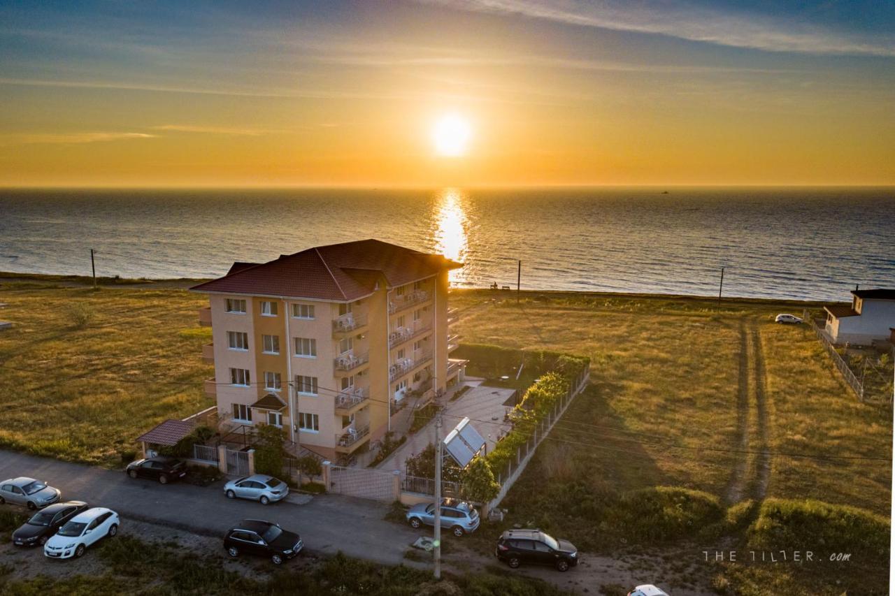 Casa Eden Hotel Костинещи Екстериор снимка