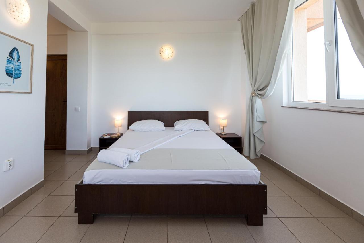 Casa Eden Hotel Костинещи Екстериор снимка