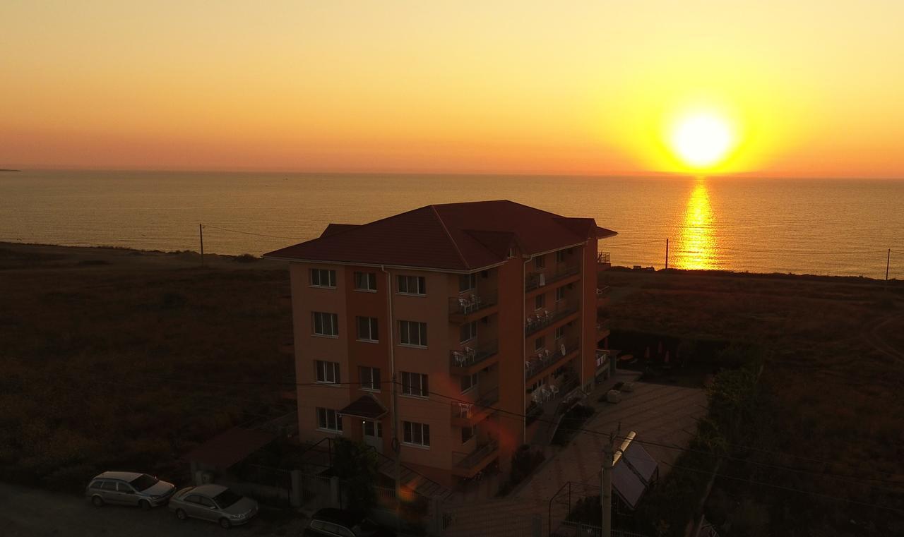 Casa Eden Hotel Костинещи Екстериор снимка